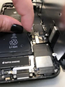 iPhone 8 SE Battery Replacement Weatherford Texas step 4